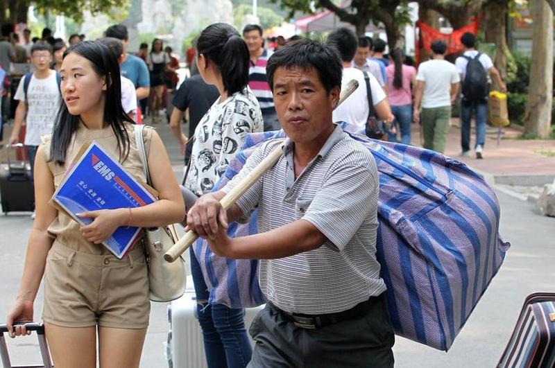 女儿国外求学